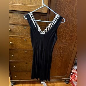 Aqua XS Sleeveless V Neck Dress